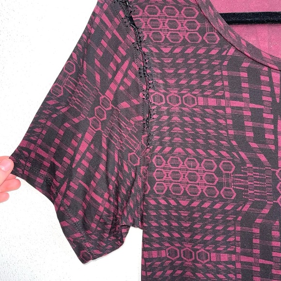 Leith NWT Dark Red & Black Printed Lattice Short Sleeve Top Medium Women’s - Picture 4 of 11